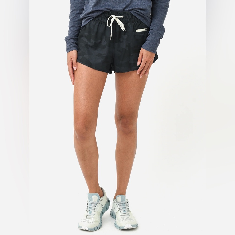 Vuori Women's Black Camo Clementine 2.0 Short Size XS - NWT